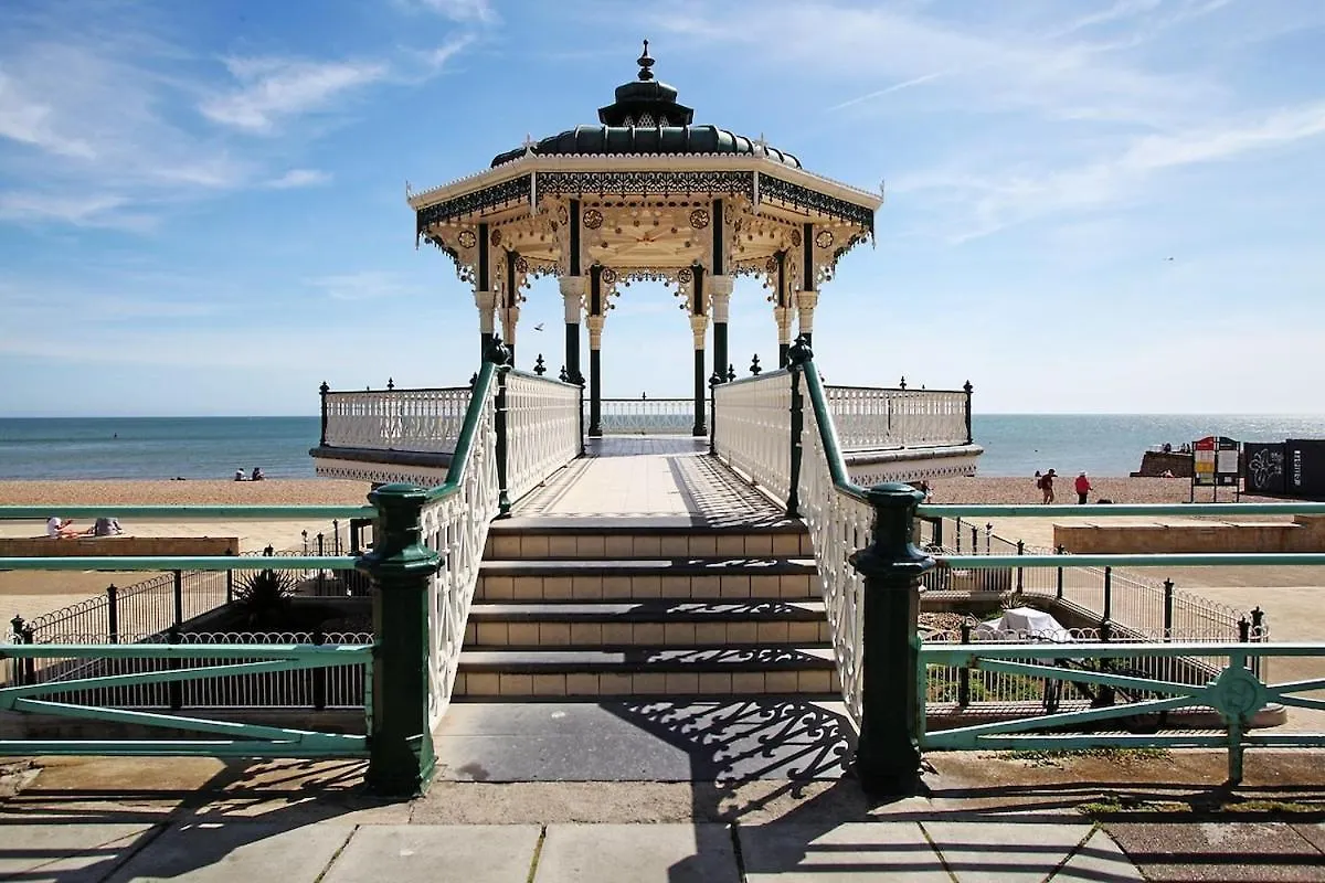 Stunning Brighton Seaside 2-Bedroom Townhouse With Patio, Sleeps 6 0*,  Reino Unido