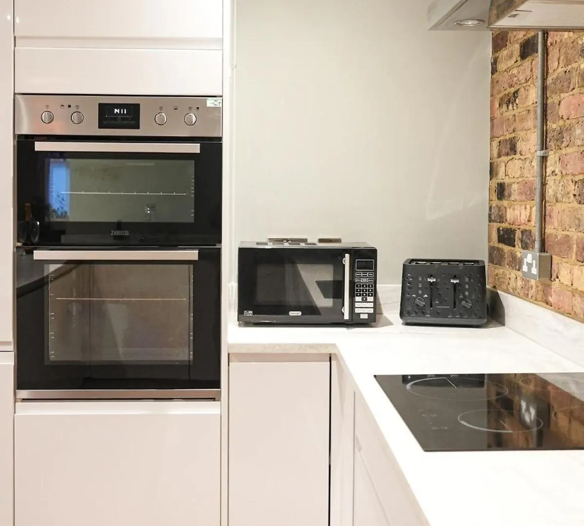 Stunning Brighton Seaside 2-Bedroom Townhouse With Patio, Sleeps 6 0*,